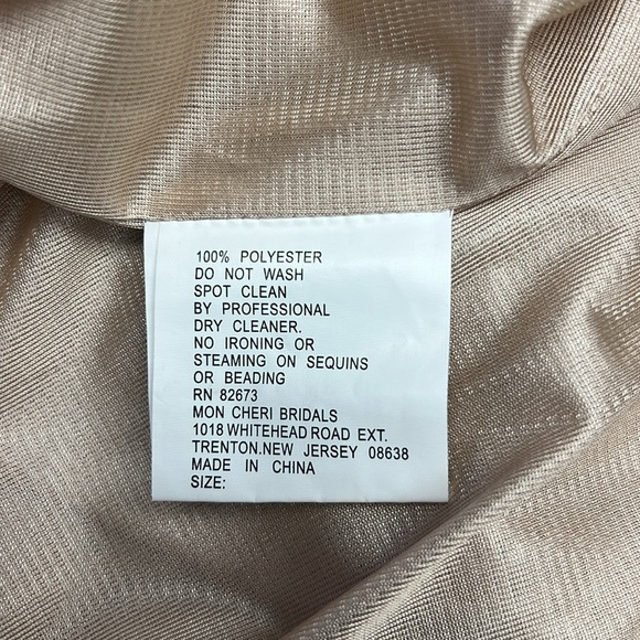 Ivonne D exclusively for Mon Cheri embroidery sleevelessV-neck wedding dress - Picture 16 of 17